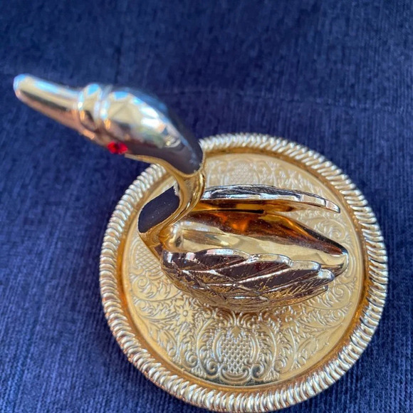 Swan Ring Holder Made of EP Zinc Alloy Silver Gold Tone Etched Jewelry Display - Picture 5 of 13